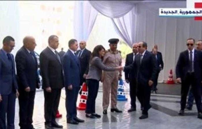 السيسي يصل مقر افتتاح محطة قطارات صعيد مصر