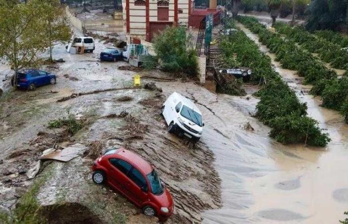 نجاة سيدة بعد 3 أيام من العزلة في سيارة أثناء الفيضانات في إسبانيا