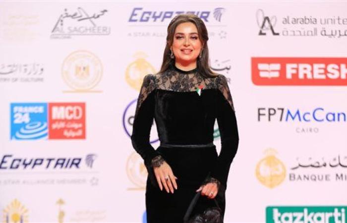 إطلالات ساحرة لنجمات الفن في افتتاح مهرجان القاهرة السينمائي