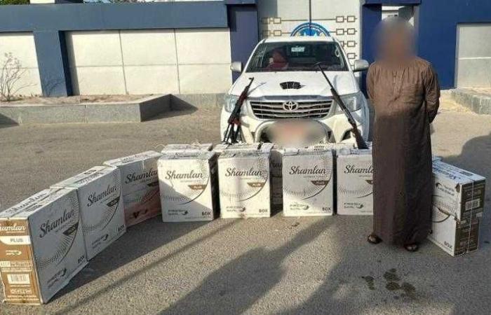 ضبط عاطل بمطروح لحيازته أسلحة نارية بدون ترخيص وسجائر مهربة جمركياً