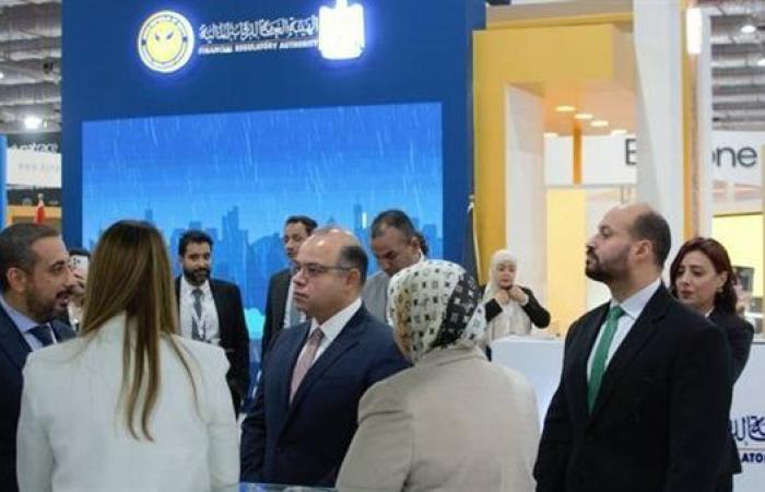 رئيس الرقابة المالية يتفقد أجنحة الجهات المالية غير المصرفية بمعرض Cairo ICT