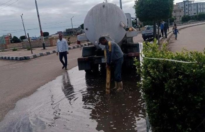 محافظ كفرالشيخ يتابع عمليات كسح مياة الامطار في بلطيم