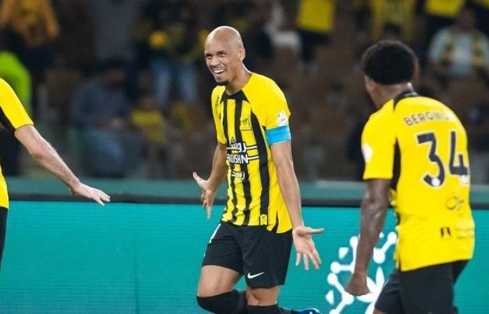 الاتحاد يتخطى الفتح ويزيح الهلال من صدارة الدوري السعودي