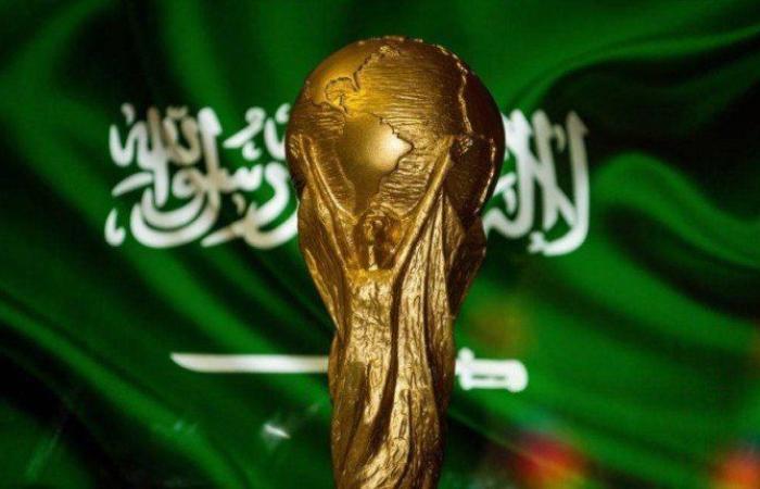 ولي العهد السعودي يهنئ خادم الحرمين الشريفين باستضافة المملكة كأس العالم 2034