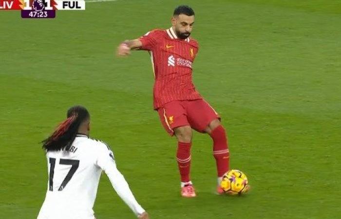 "بابا نويل البريميرليج".. محمد صلاح يصل لأسيست رقم 100 مع ليفربول