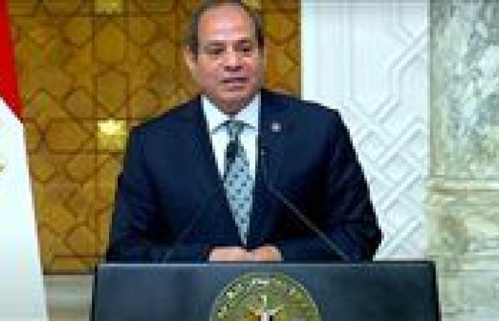 الرئيس السيسي للمصريين: هما يومين واللى بعدي جاي والبلد اللى قاعدة بناسها