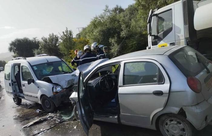 الجلفة..
      5
      جرحى
      في
      إصطدام
      بين
      سيارتين
      بـ
      عين
      الابل - غاية التعليمية