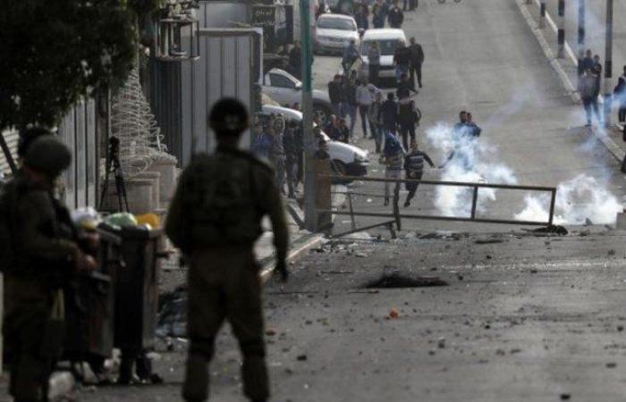 إصابة 3 فلسطينيين برصاص الاحتلال الإسرائيلي في مخيم قلنديا شمال القدس بالضفة الغربية