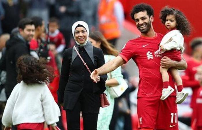 قبل مواجهة ليستر.. محمد صلاح يحتفل مع أسرته بالكريسماس