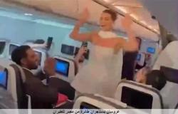 عروسان يحتفلان بزفافهما على طائرة مستأجرة من مصر لـ الطيران