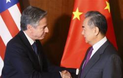 وزير الخارجية الصيني يجري مباحثات مع نظيره الأمريكي في بكين