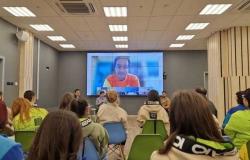 غزالي متحدثاً لشباب روسيا في ملتقي النادي الدولي